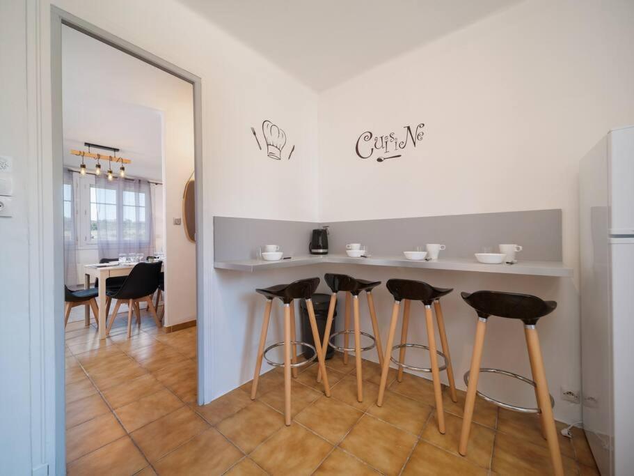 Appartement Tout Equipe Traversant 6 A 8 Couchages Marseille Exterior photo